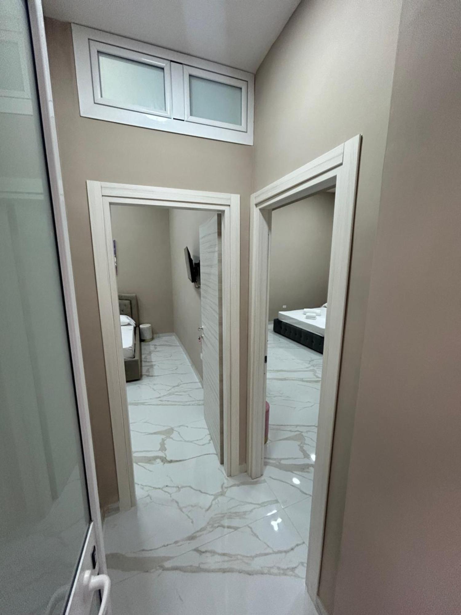 Valentino Caracciolo 105 Appartement
