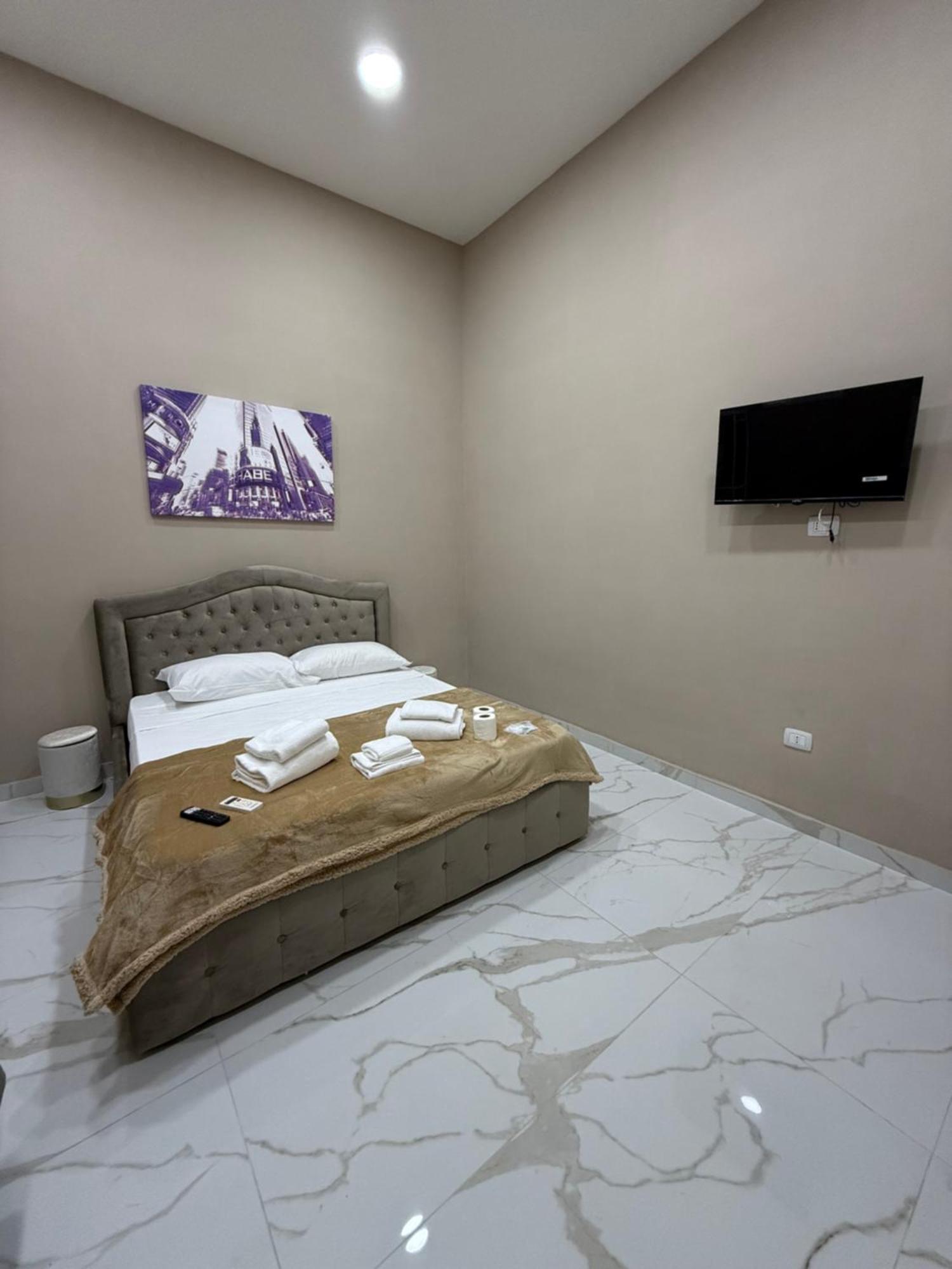 Valentino Caracciolo 105 Appartement