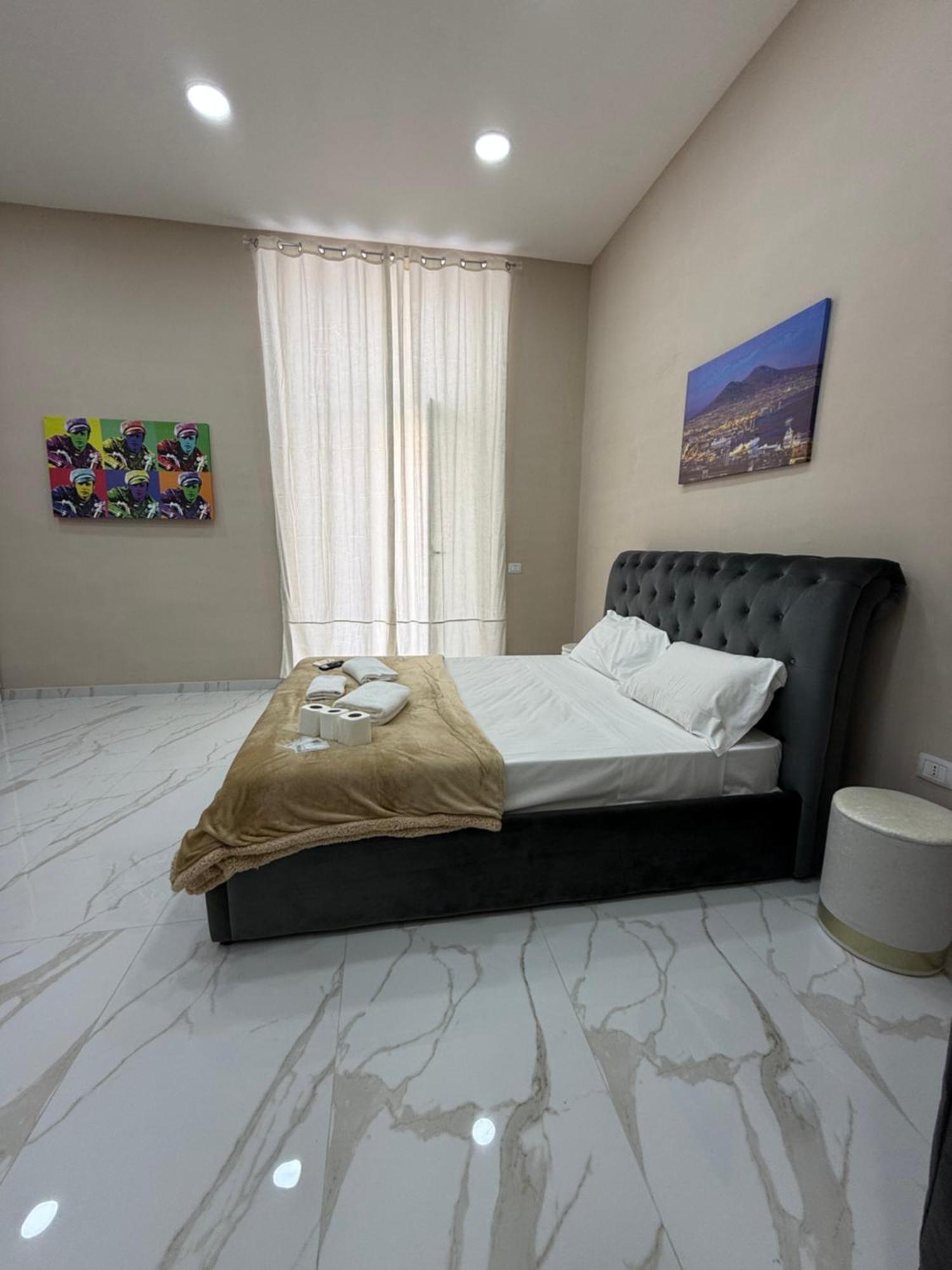 Valentino Caracciolo 105 Appartement Napels