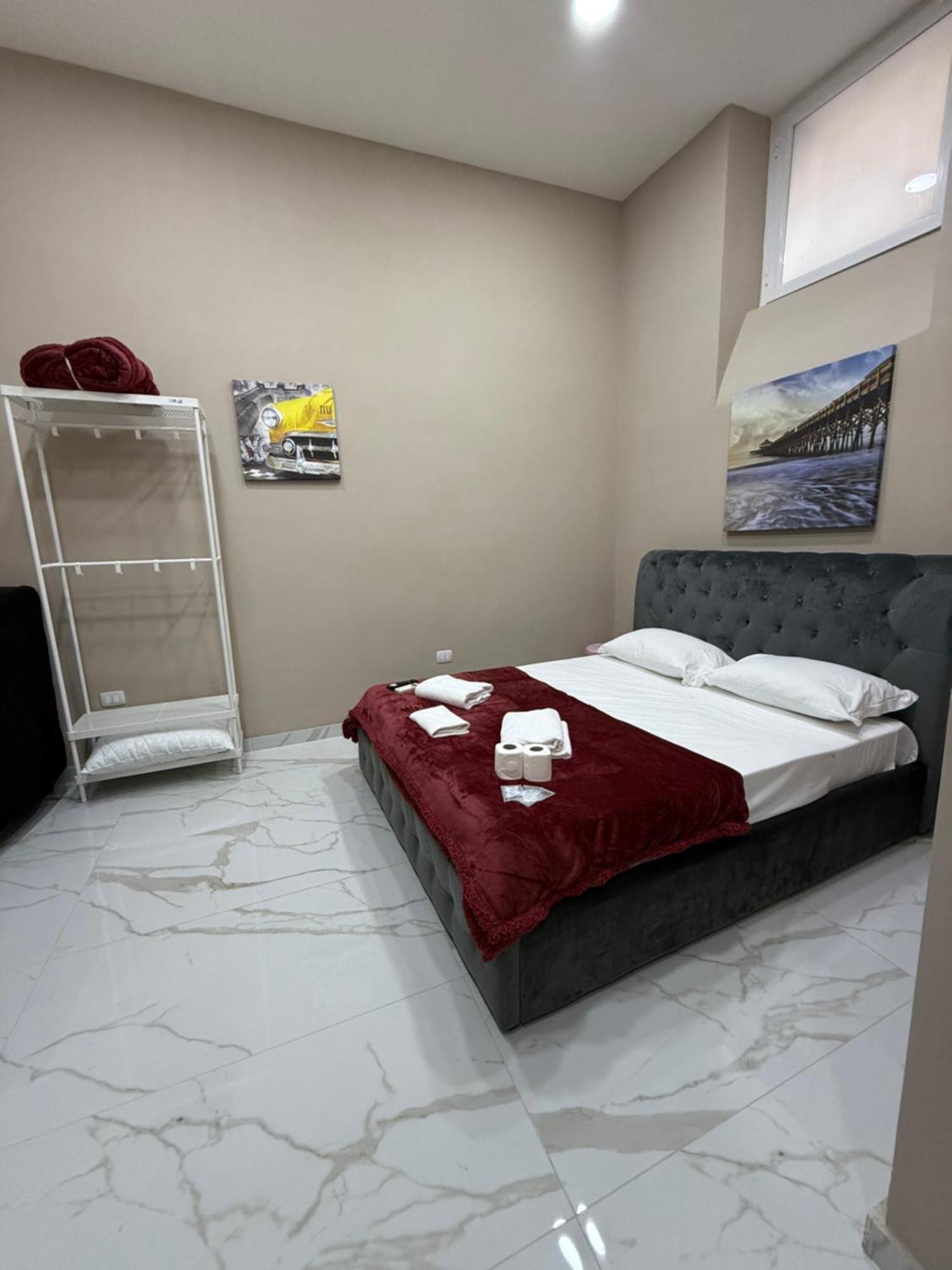 Valentino Caracciolo 105 Appartement