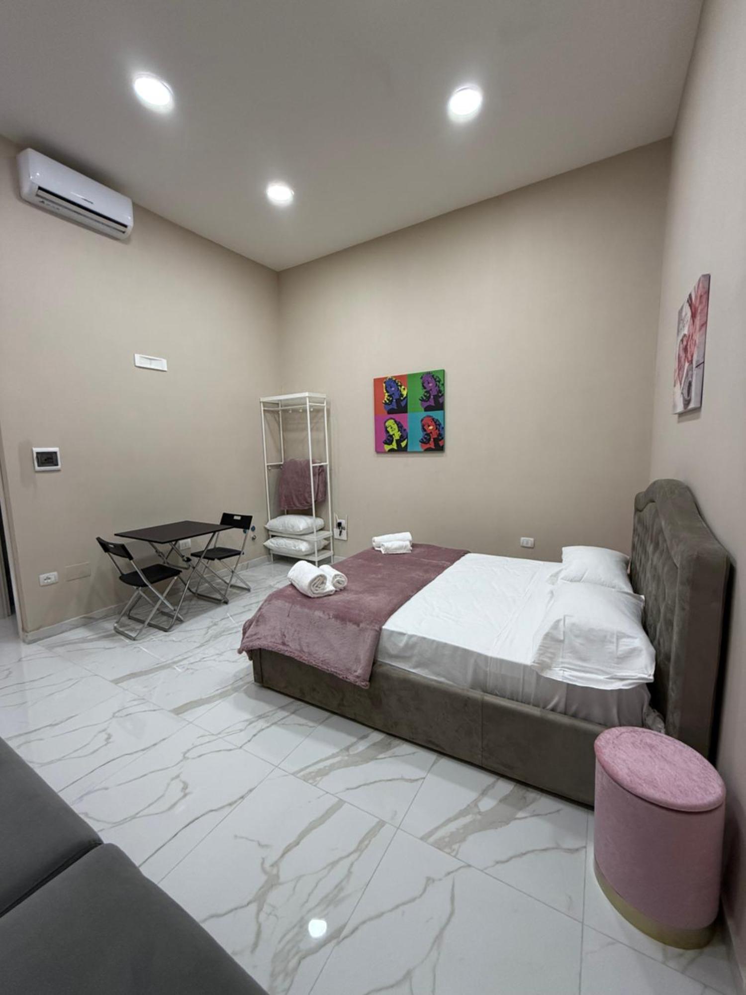 Valentino Caracciolo 105 Appartement