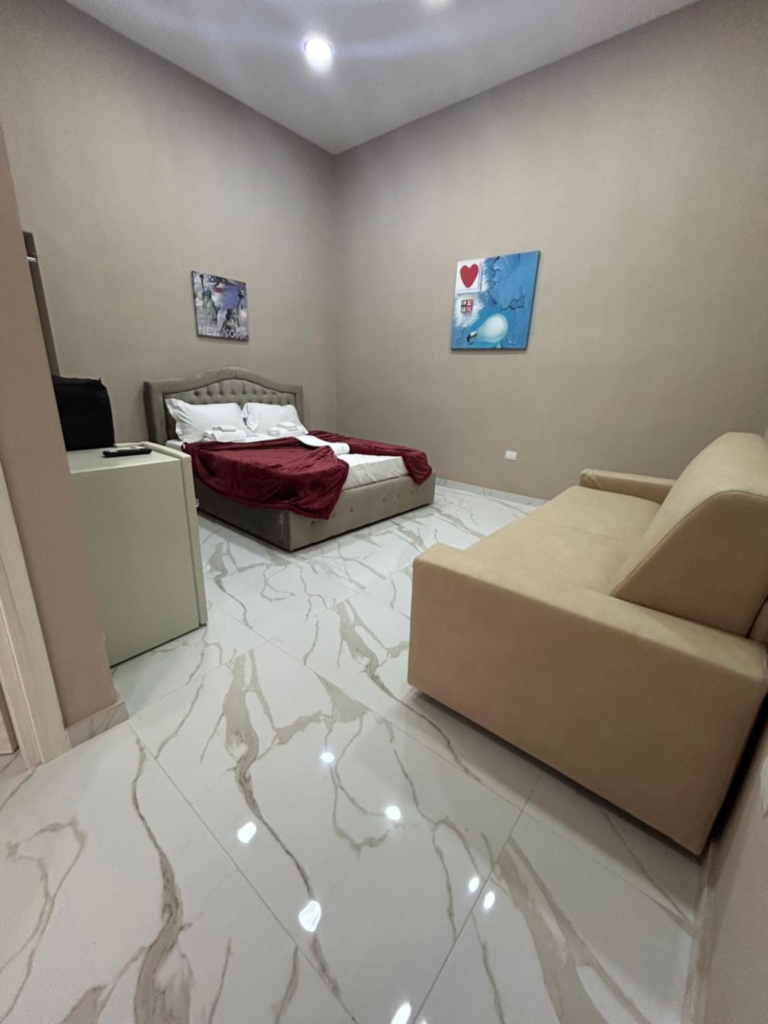 Appartamento Valentino Caracciolo 105 *