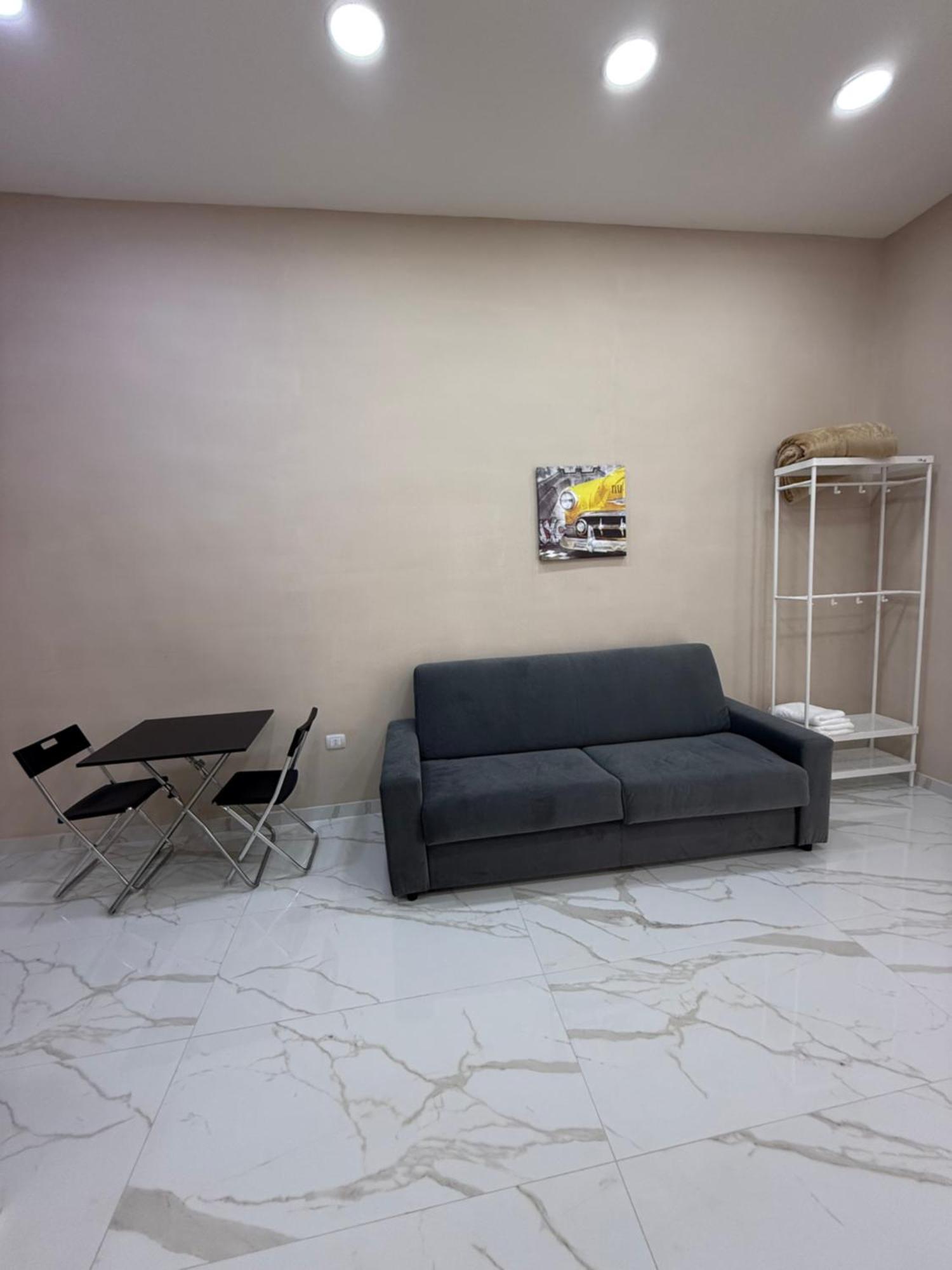 Appartamento Valentino Caracciolo 105 *
